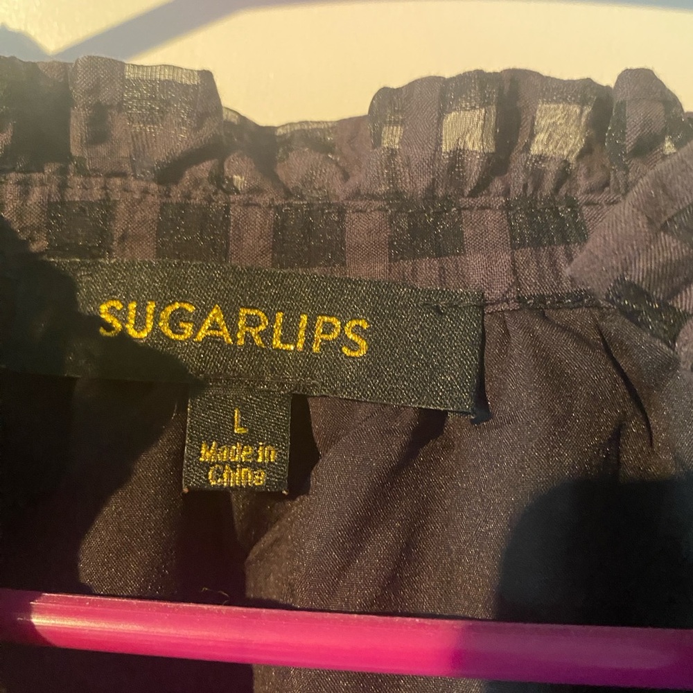 Chic Black Top by Sugarlips. Size Large - Picture 3 of 3